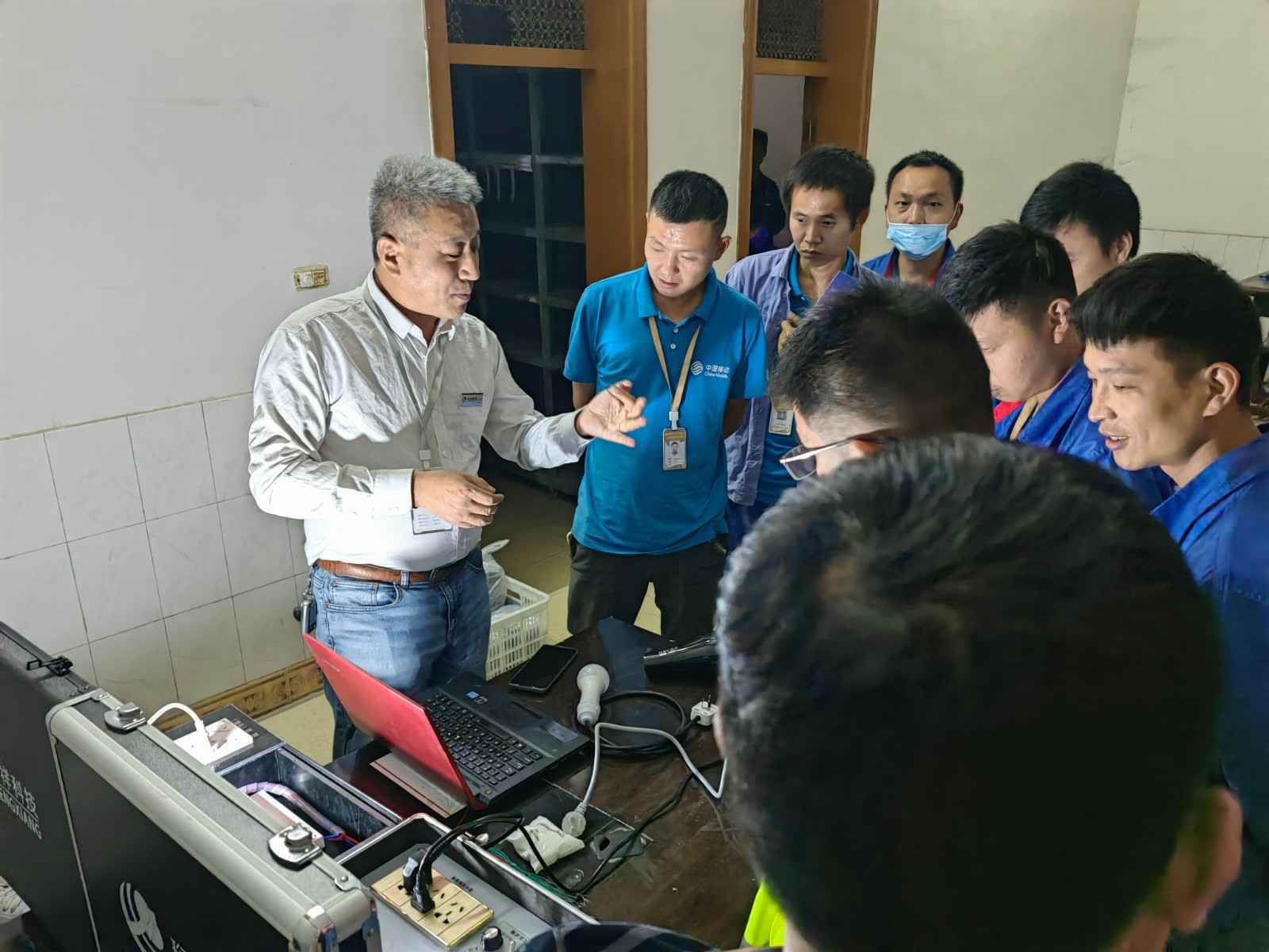 重庆铭轩大数据解决方案有限公司为中移铁通有限公司安全用电培训